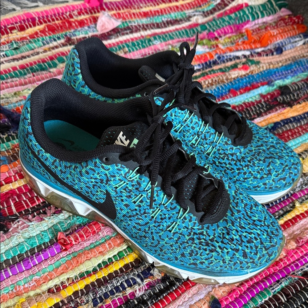 Nike Teal and Black Knit Running Shoes